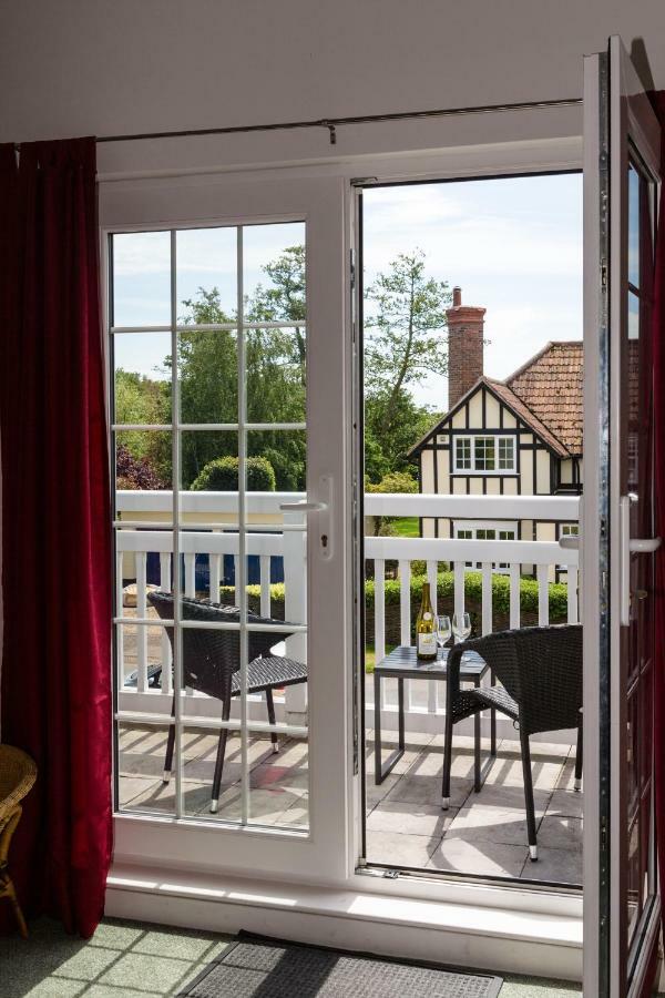 Lake Cottage - A Large Holiday Home In Thorpeness - Close To The Beach And The Meare - Aldeburgh Coastal Cottages 외부 사진